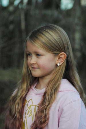 
                
                    Läs in bild i Gallerivisning, Young Riders hoodie + örhänget Sofia= SANT
                
            